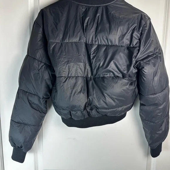 Abercrombie & Fitch Black Cropped Puffer Jacket – Women’s Small - Picture 5 of 8